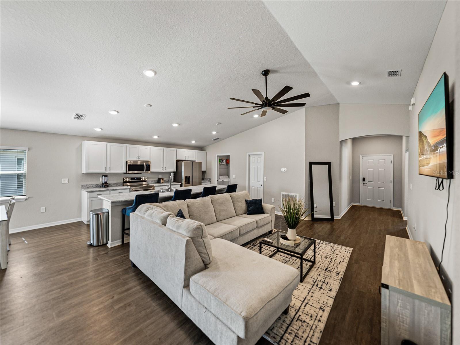 Image 11 of 55 For 721 Daphne Drive