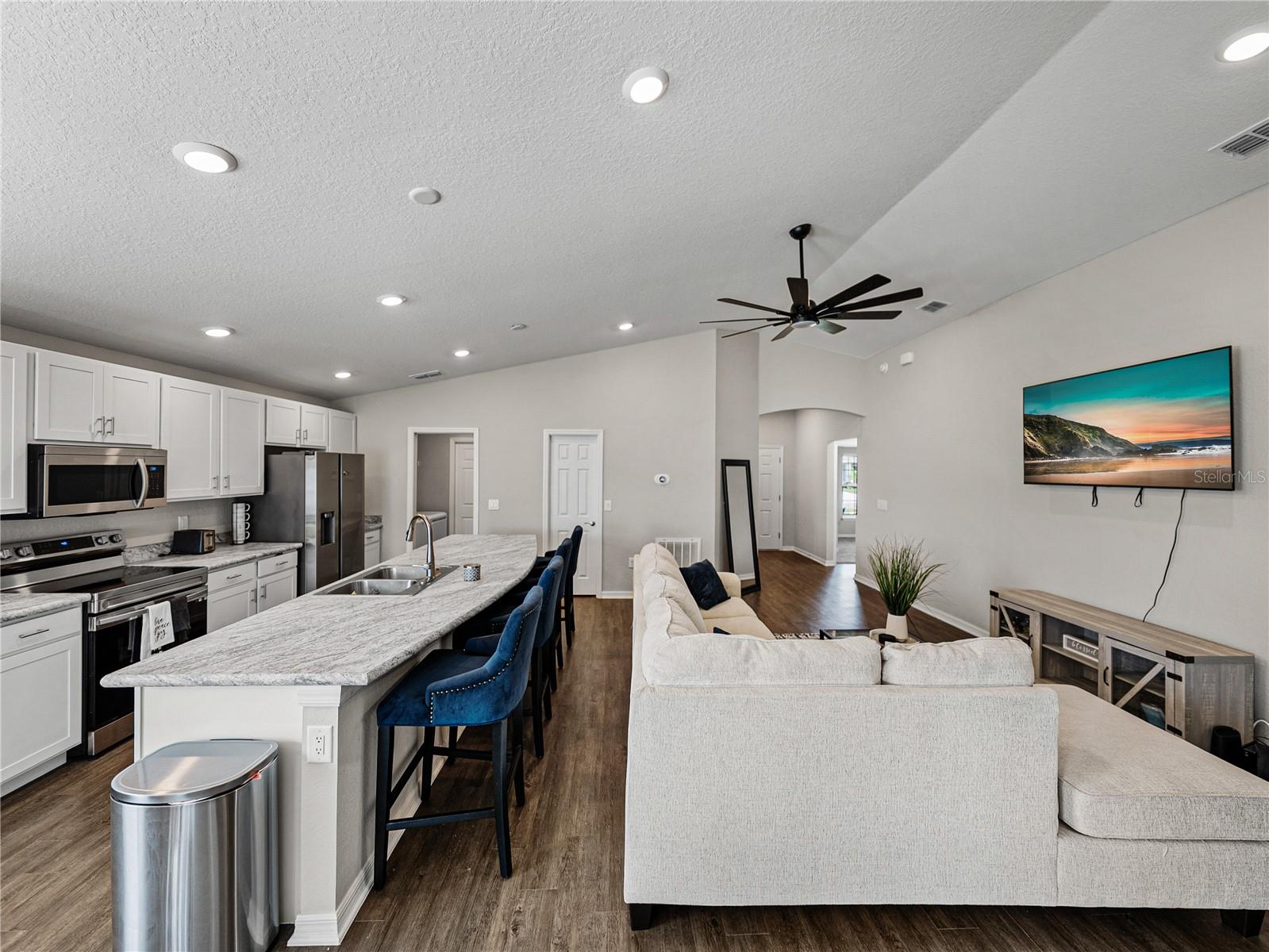 Image 12 of 55 For 721 Daphne Drive