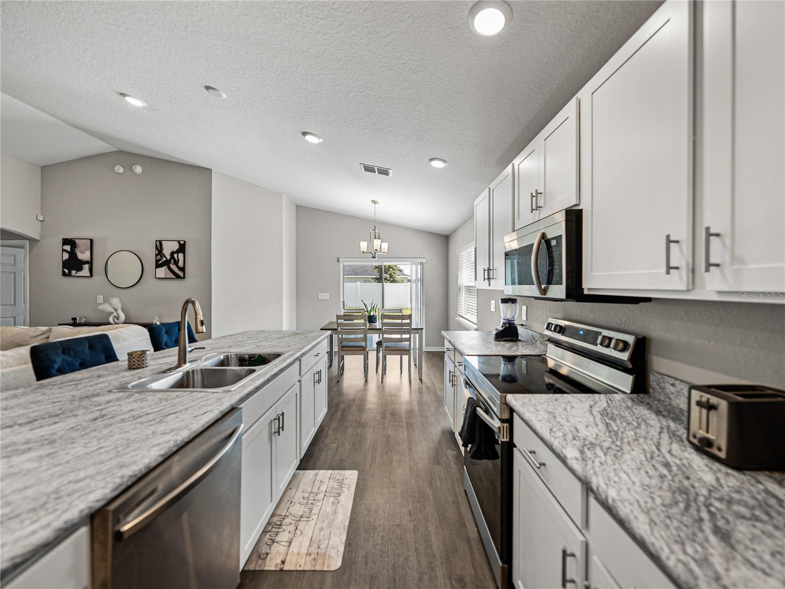 Image 16 of 55 For 721 Daphne Drive