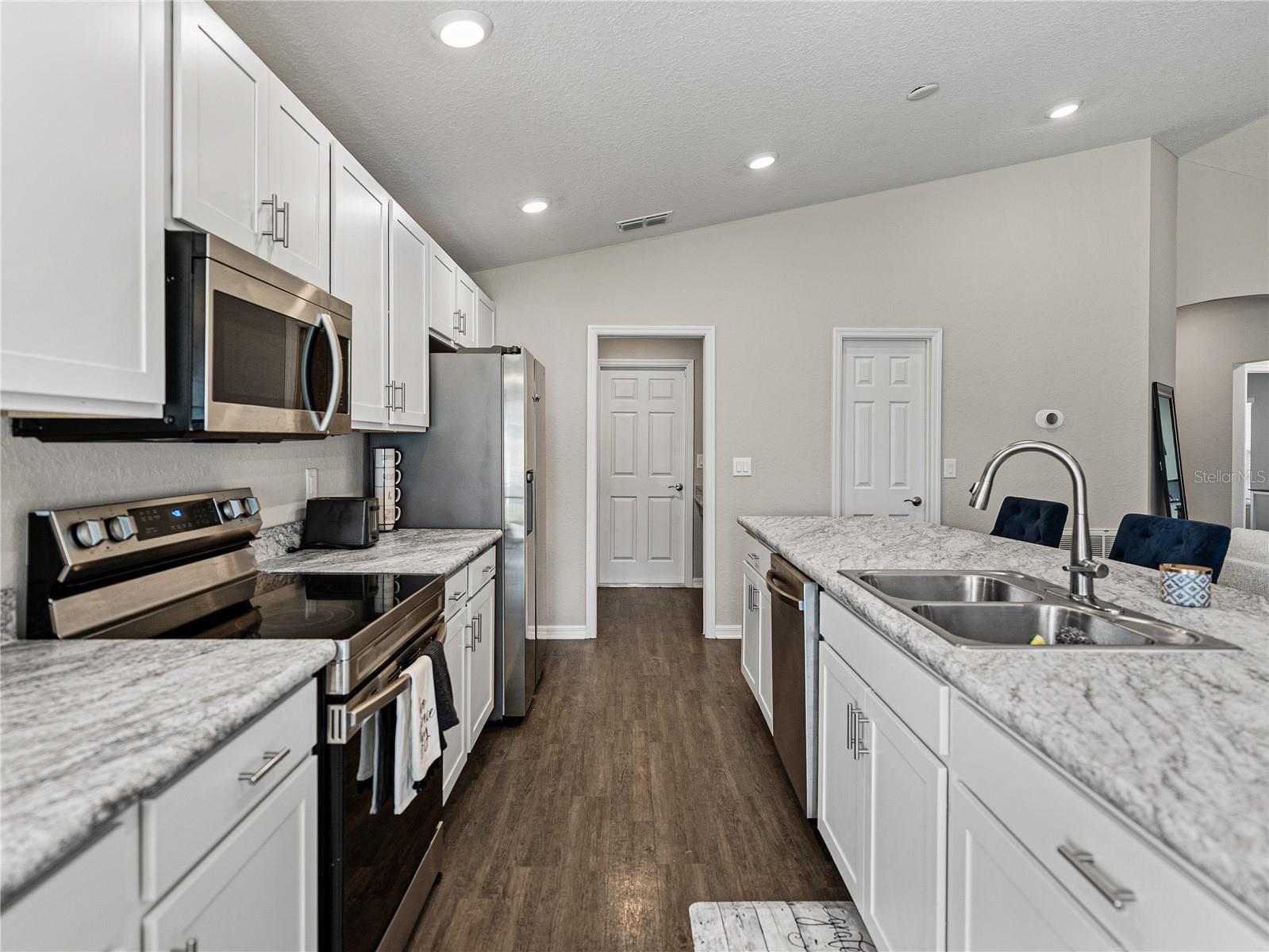 Image 18 of 55 For 721 Daphne Drive