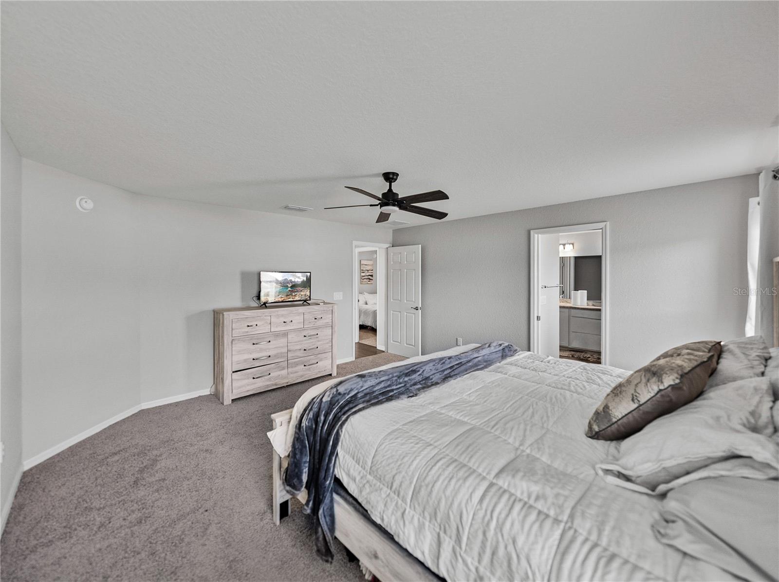 Image 36 of 55 For 721 Daphne Drive