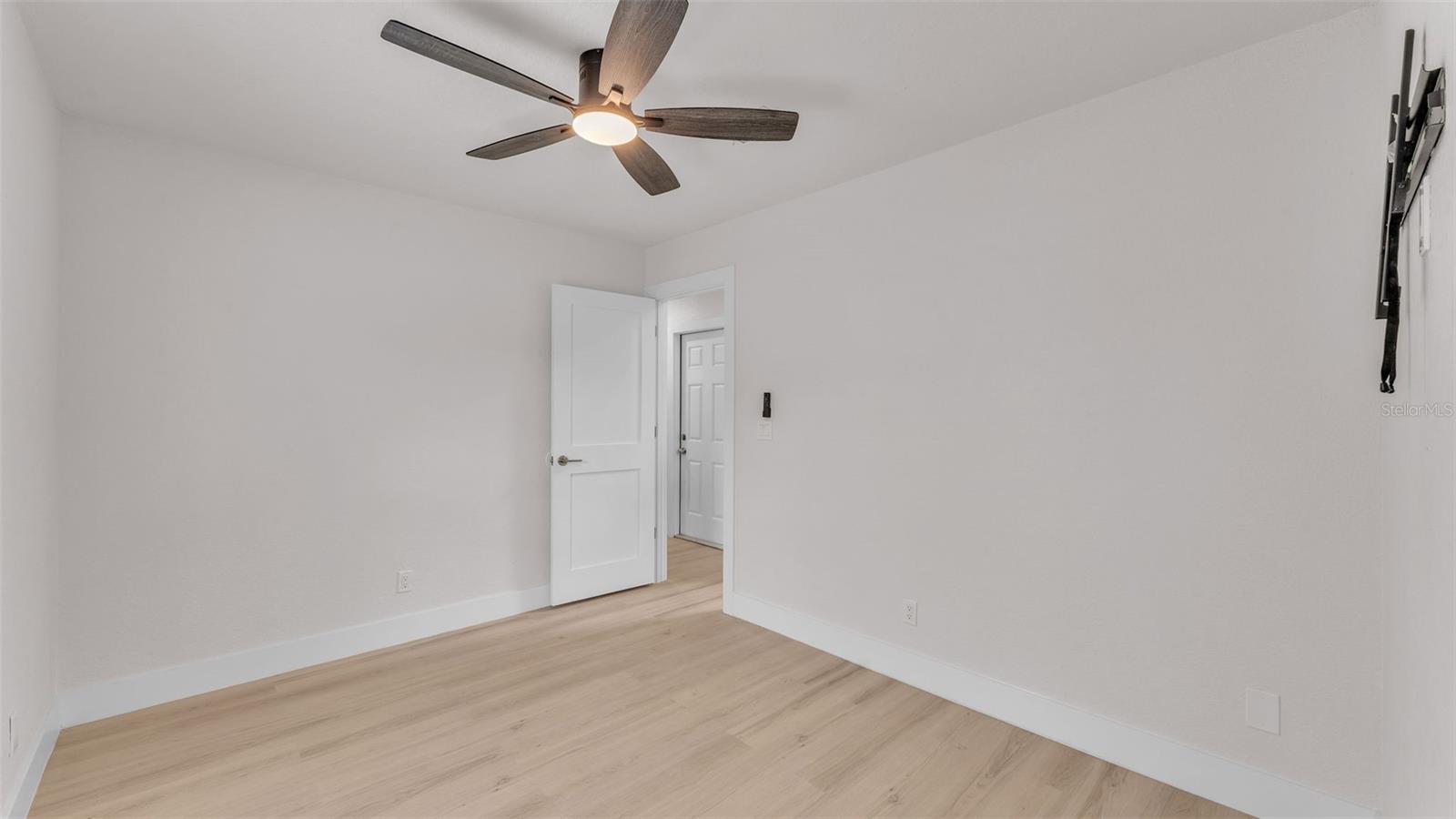 Image 9 of 52 For 6246 Arthur Avenue