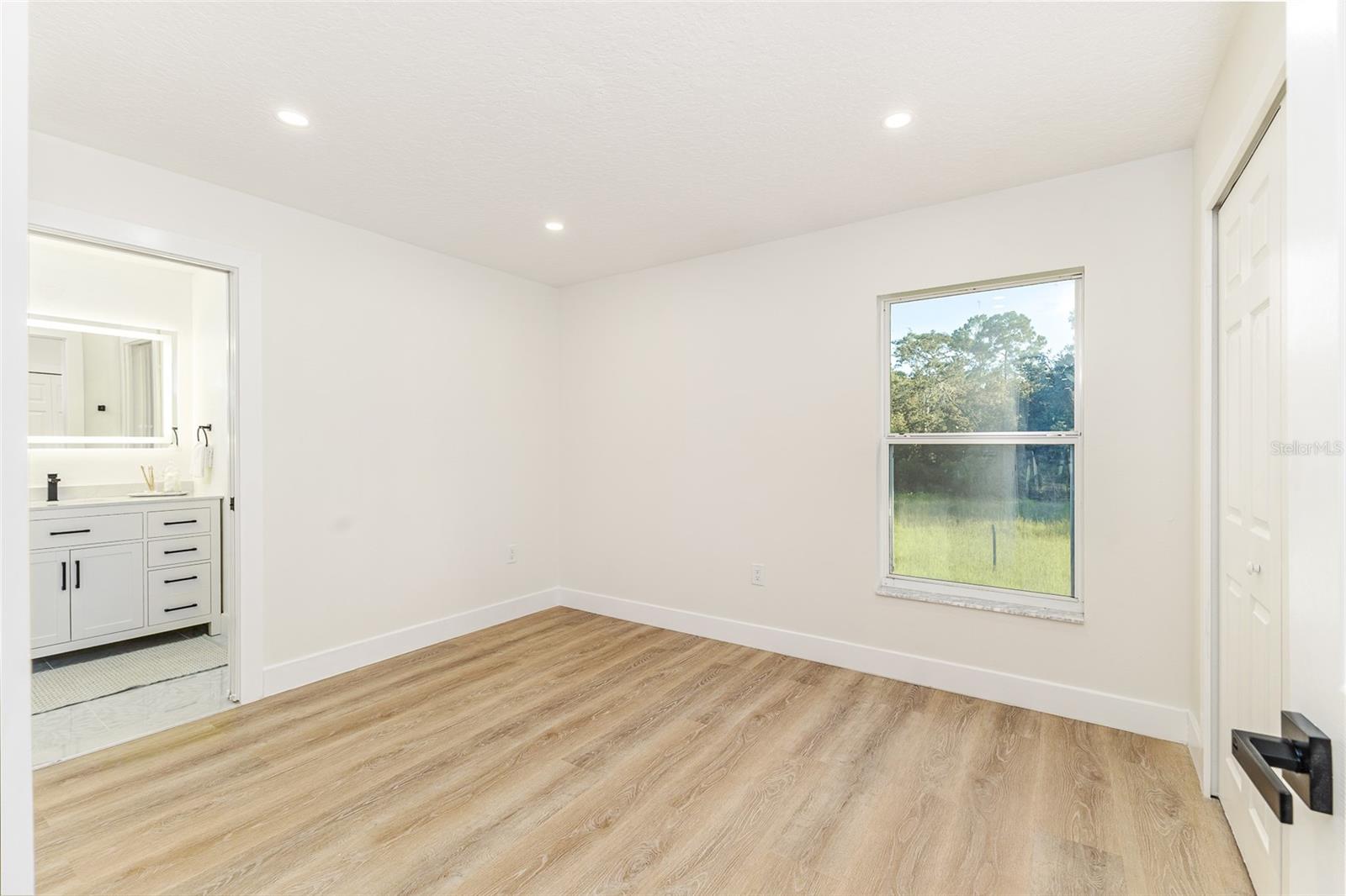 Image 49 of 70 For 2666 Winnemissett Oaks Drive
