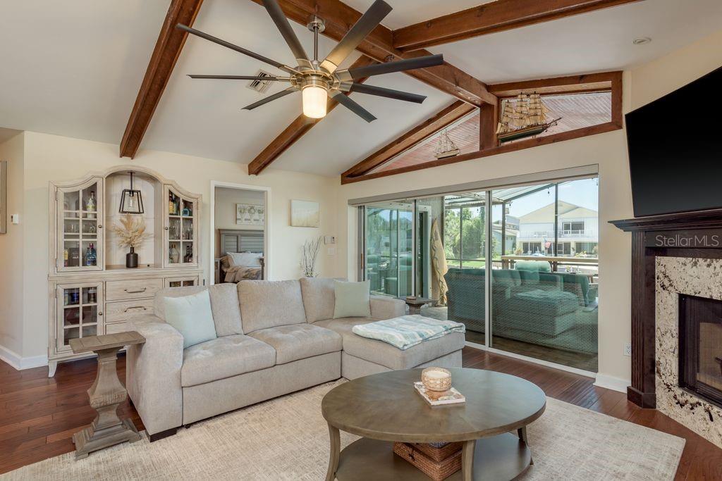 Listing photo id 9 for 6312 Spoonbill Drive