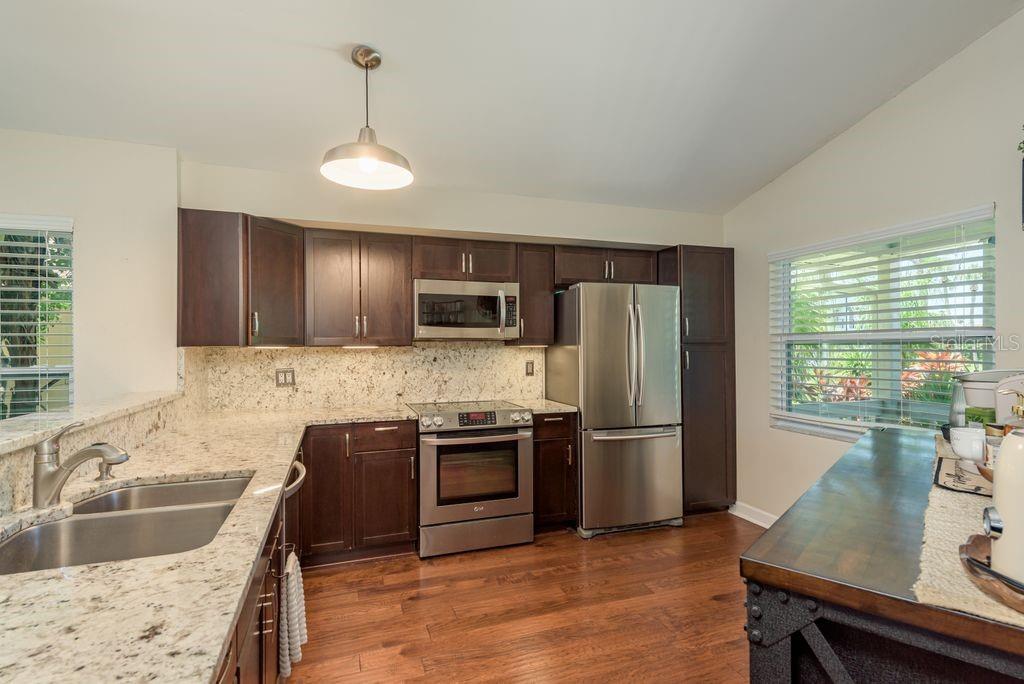 Listing photo id 11 for 6312 Spoonbill Drive