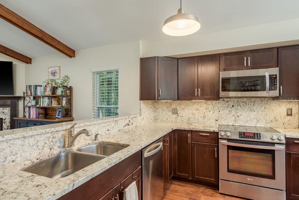 Listing photo id 13 for 6312 Spoonbill Drive