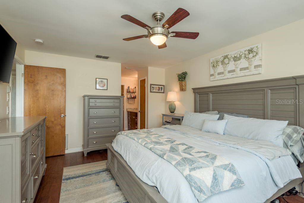 Listing photo id 15 for 6312 Spoonbill Drive