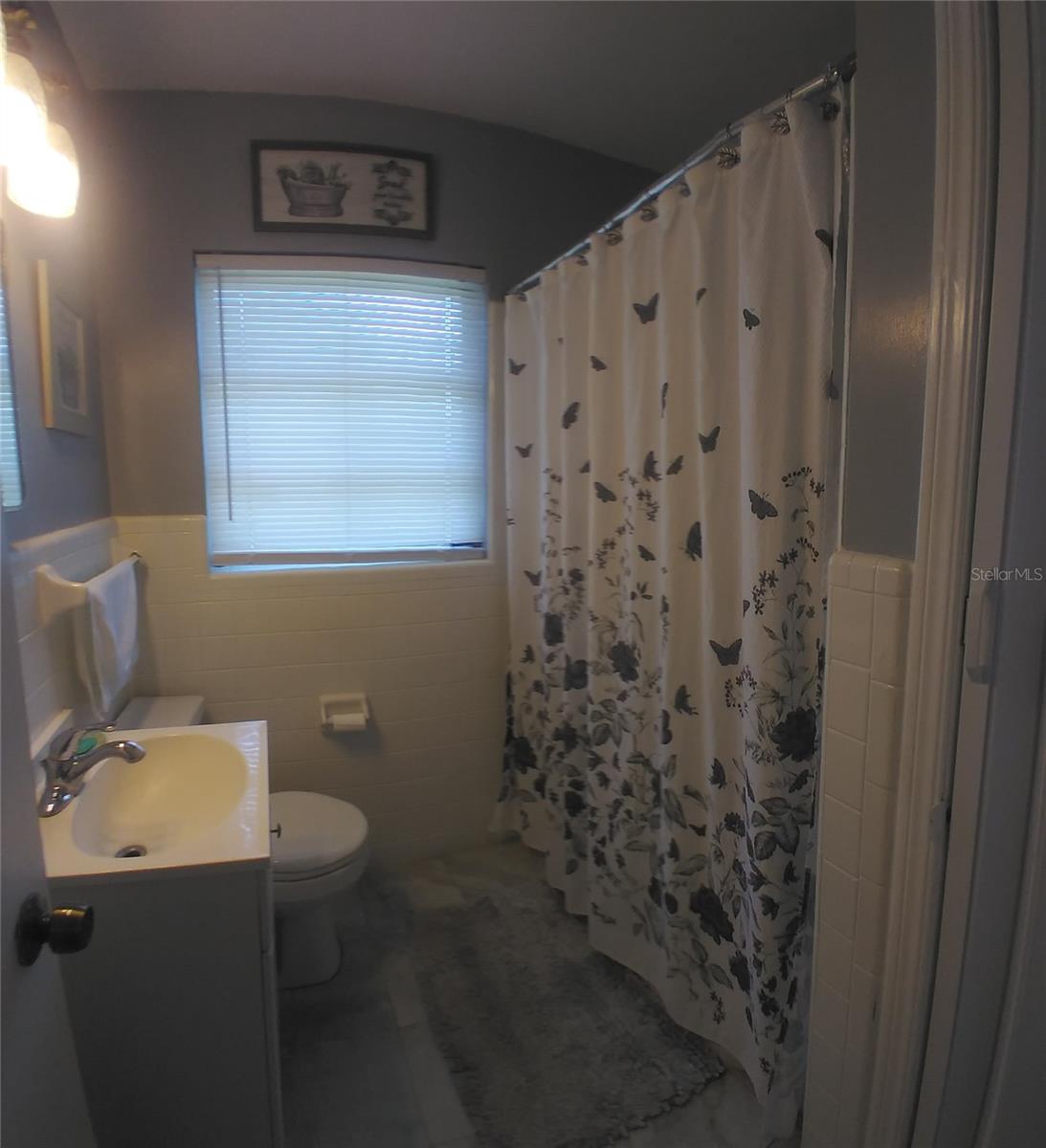 Image 10 of 19 For 411 Avenue A Se