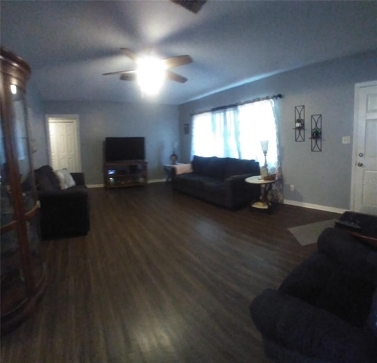 Image 3 of 19 For 411 Avenue A Se