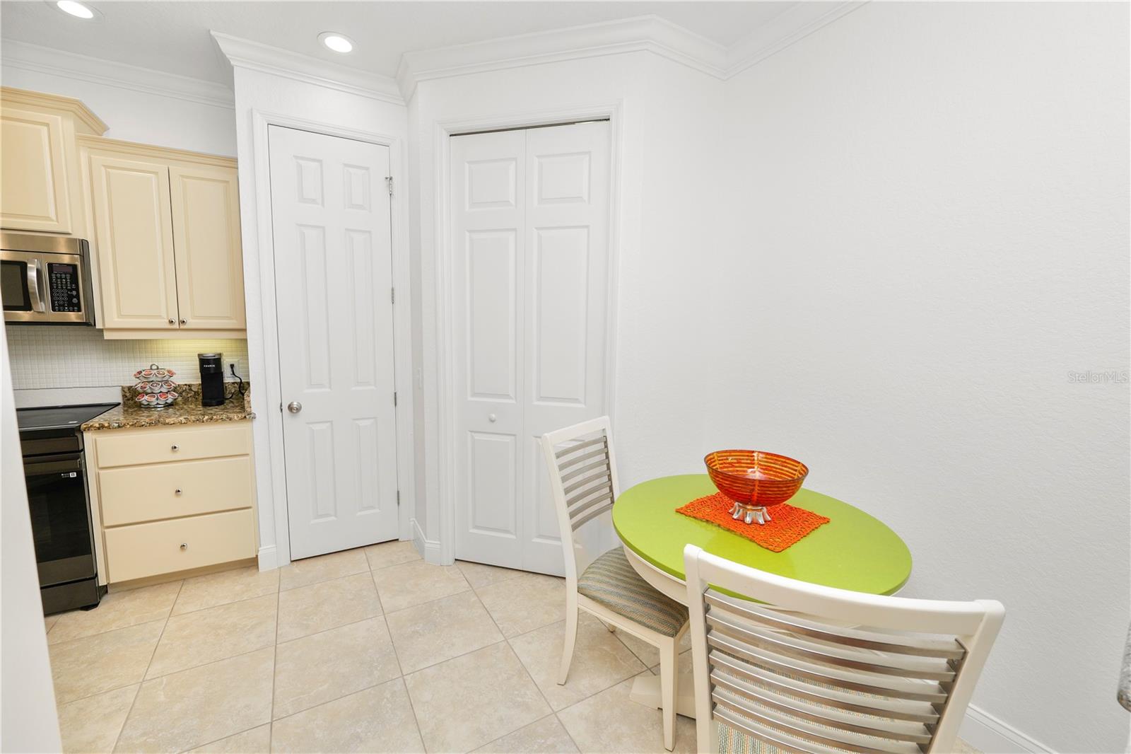 Image 13 of 44 For 2979 Mission Lakes Drive 12