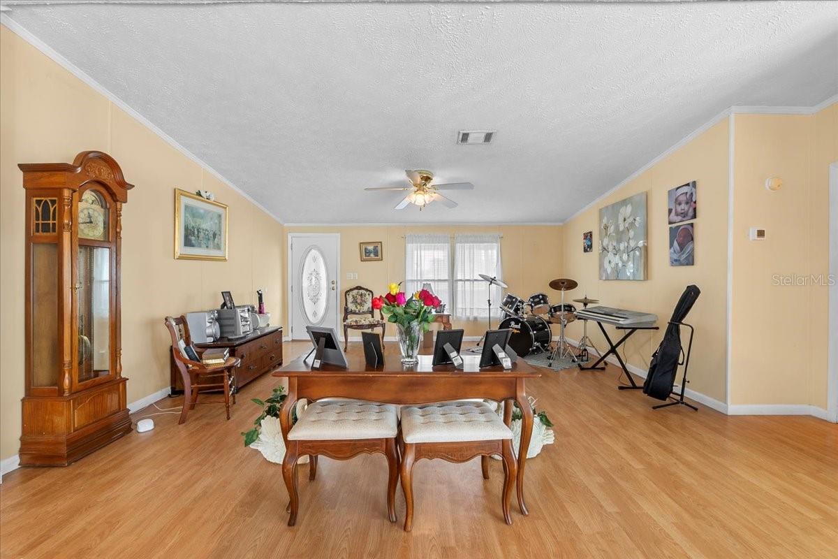 Image 3 of 47 For 483 Lindsey Drive