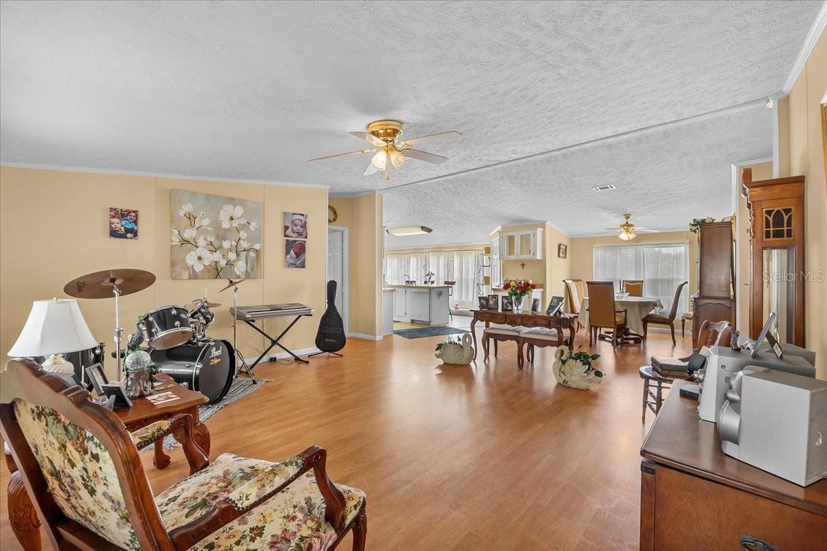 Image 5 of 47 For 483 Lindsey Drive