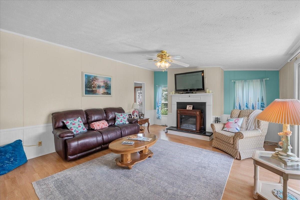 Image 8 of 47 For 483 Lindsey Drive