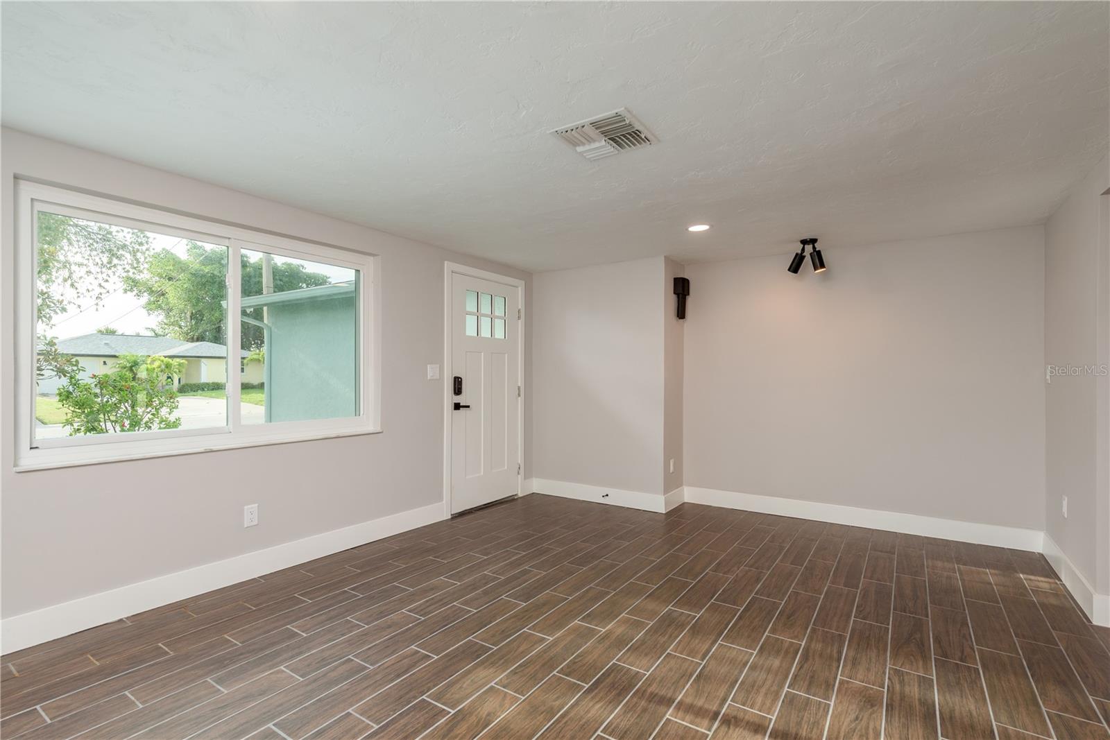 Image 7 of 54 For 4953 Blue Heron Drive