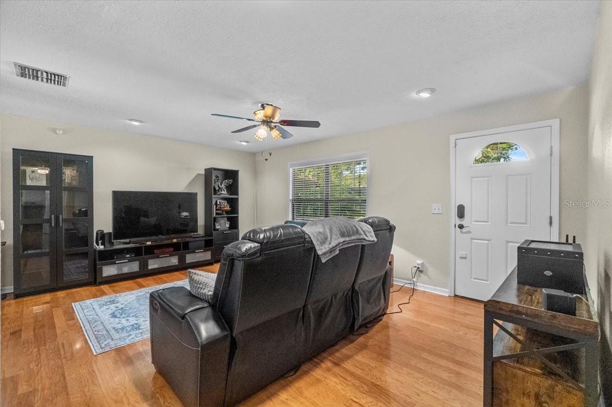 Image 9 of 54 For 1402 Clarkwood Drive