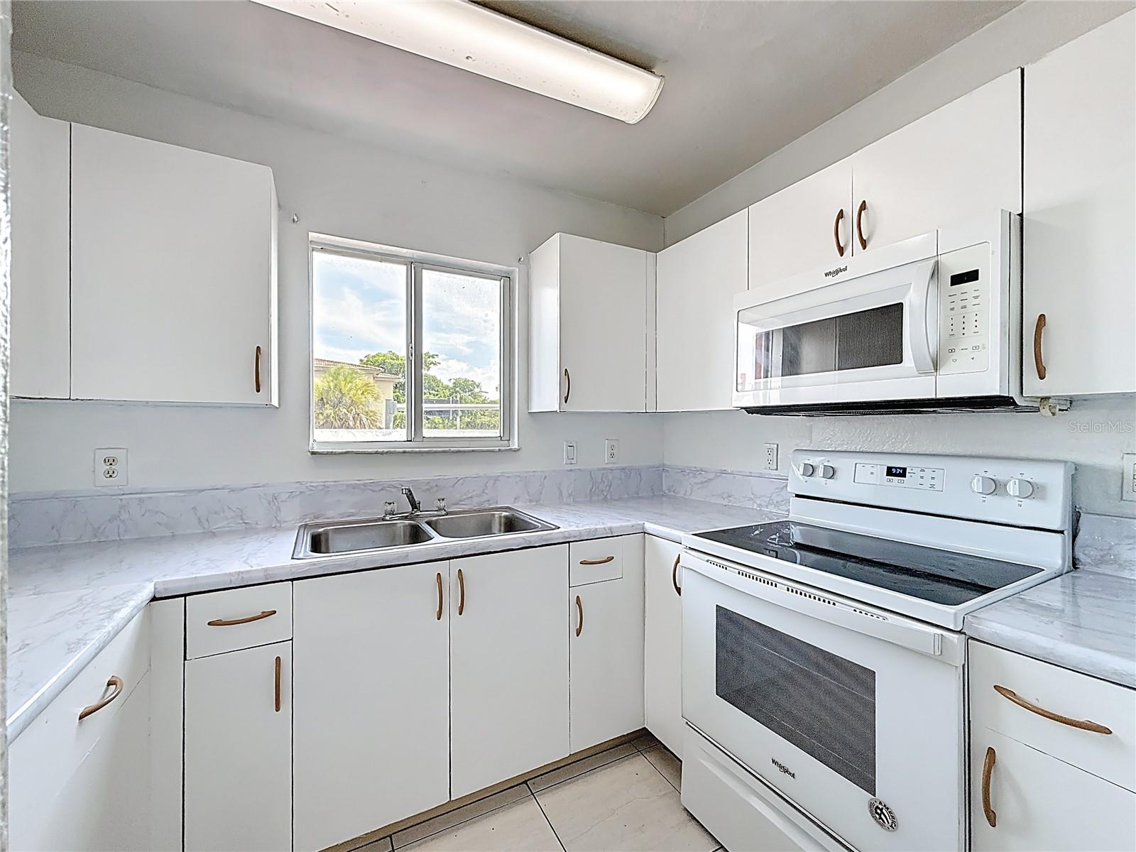 Image 4 of 45 For 3817 17th Avenue 10
