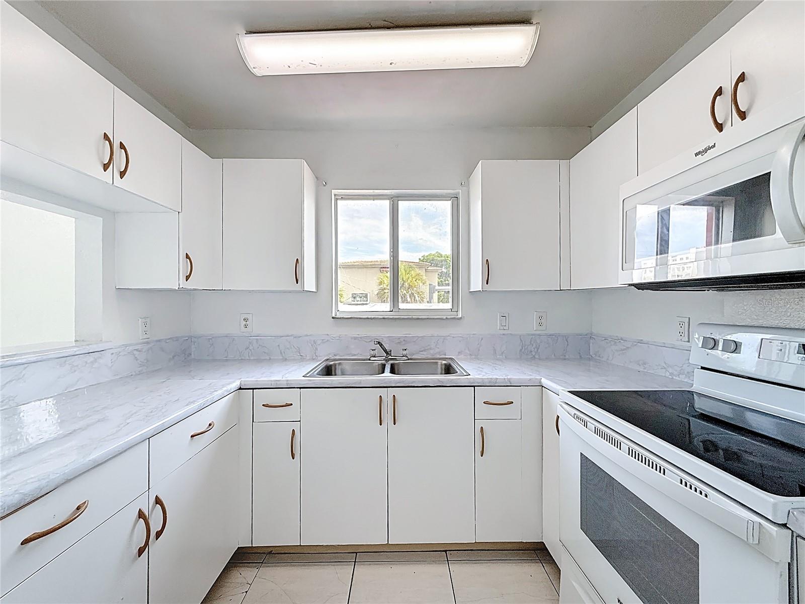 Image 5 of 45 For 3817 17th Avenue 10