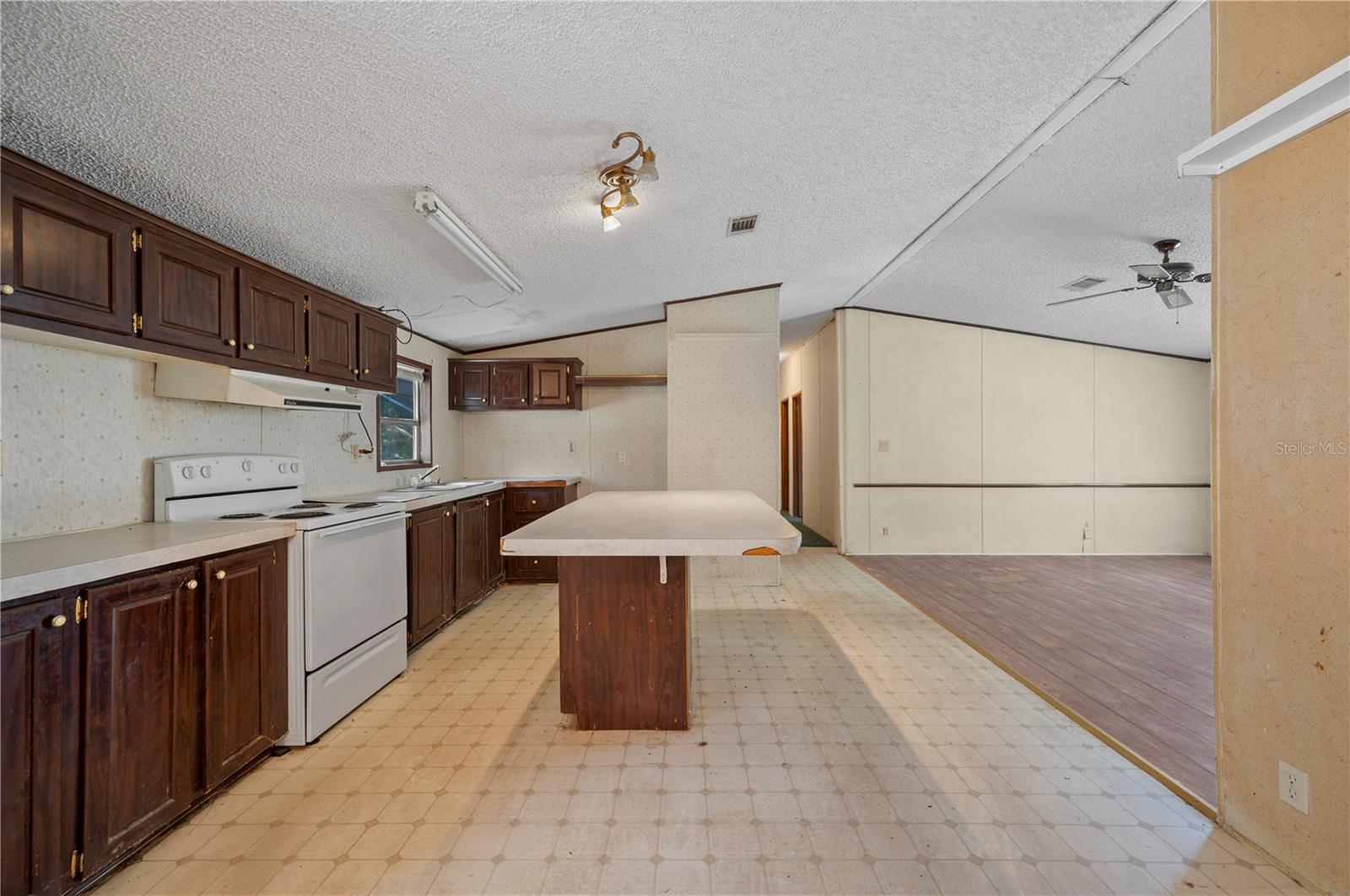 Image 10 of 53 For 10031 Fowler Avenue