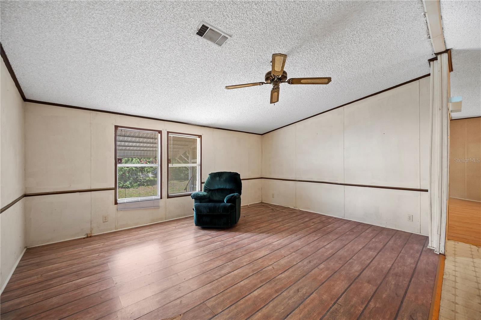 Image 15 of 53 For 10031 Fowler Avenue
