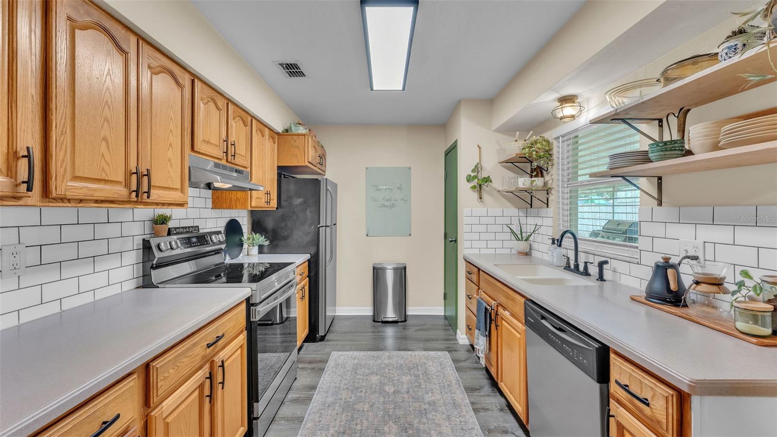 Image 11 of 44 For 2404 View Way