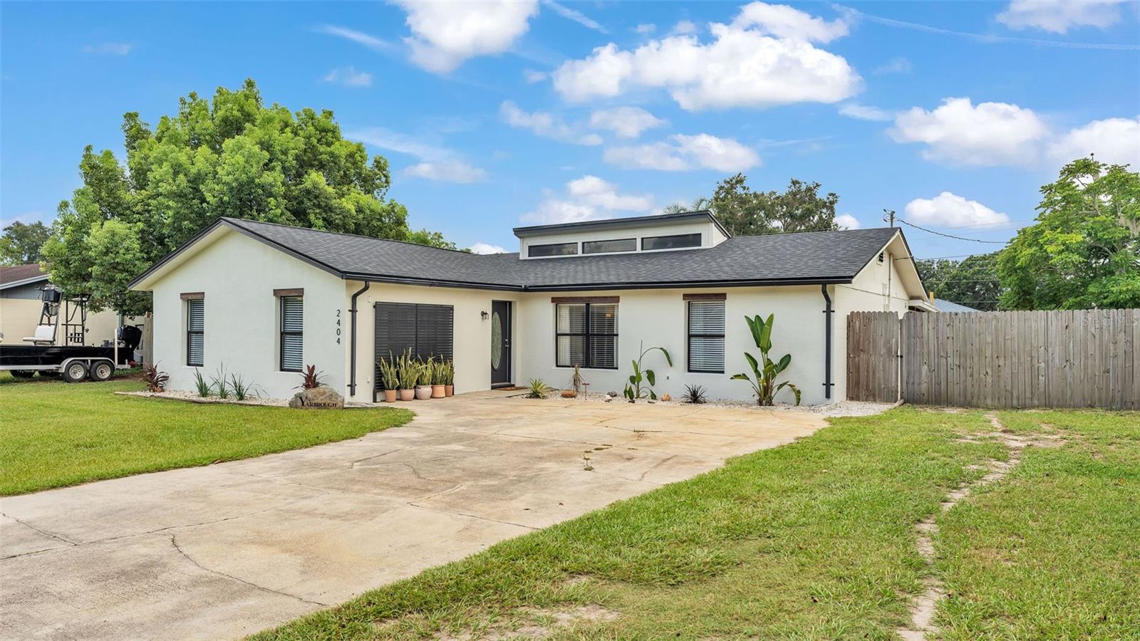 Image 2 of 44 For 2404 View Way