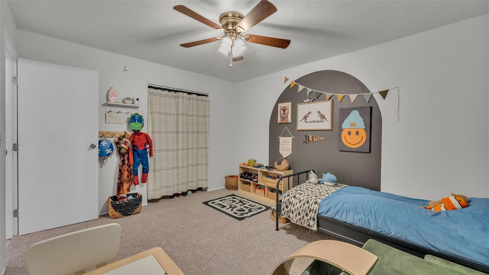 Image 34 of 44 For 2404 View Way