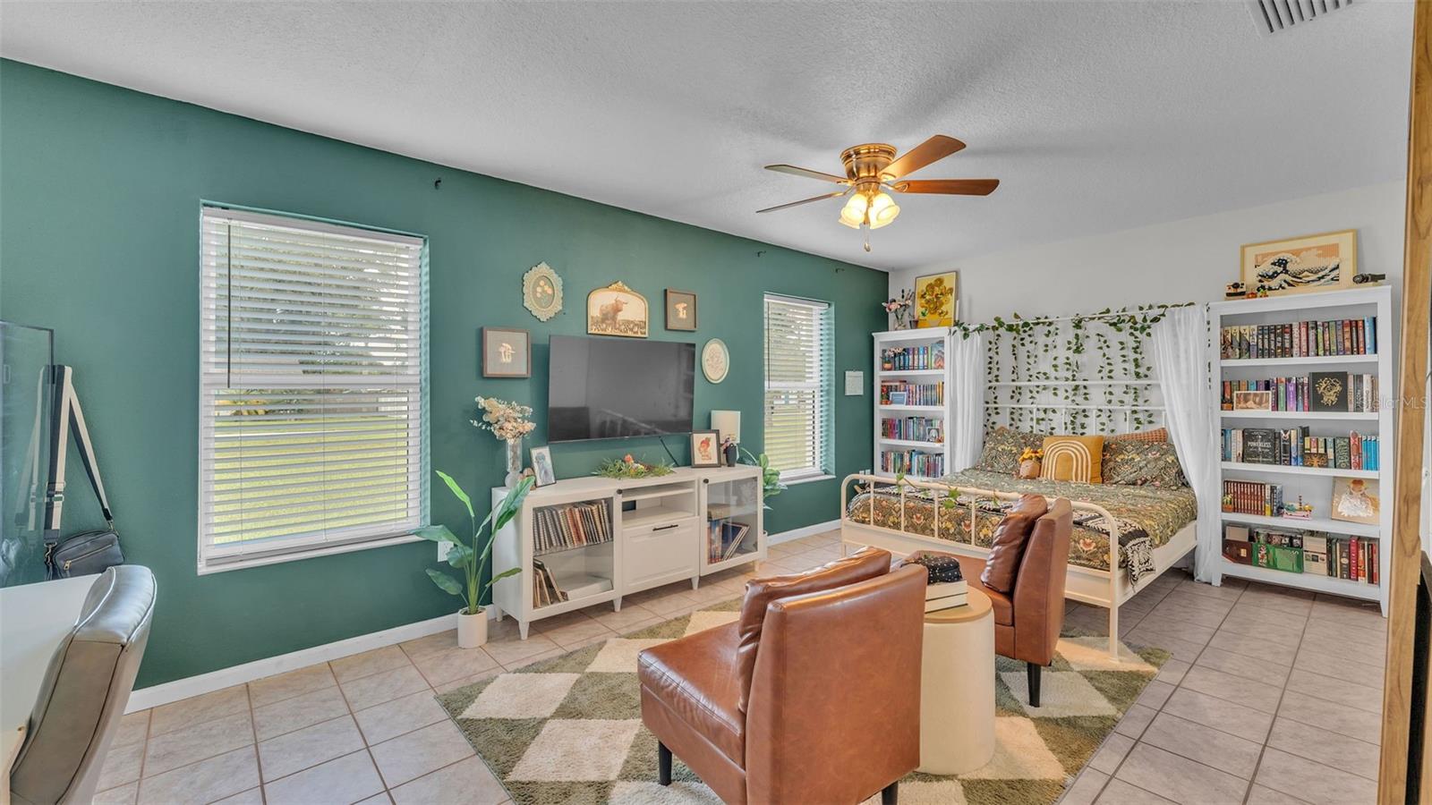 Image 36 of 44 For 2404 View Way