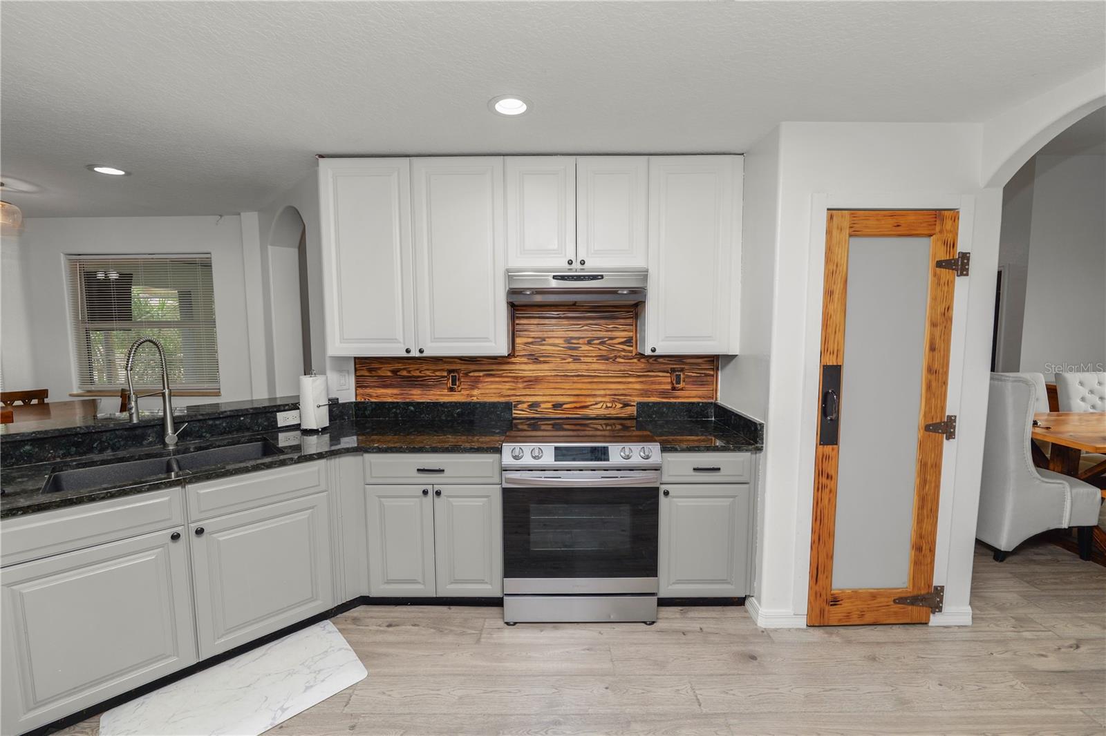 Image 16 of 69 For 18231 Commonwealth Avenue N