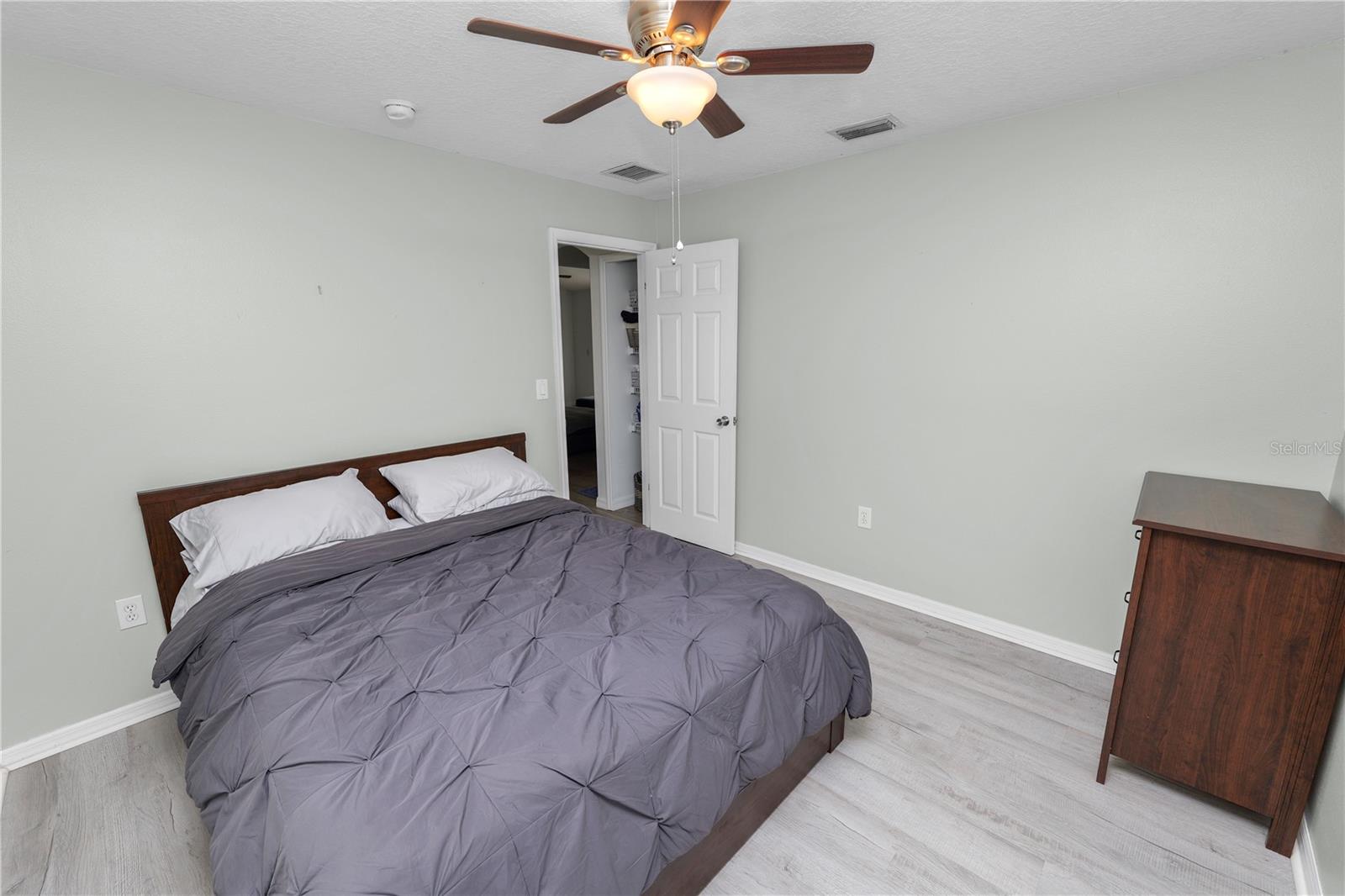 Image 27 of 69 For 18231 Commonwealth Avenue N
