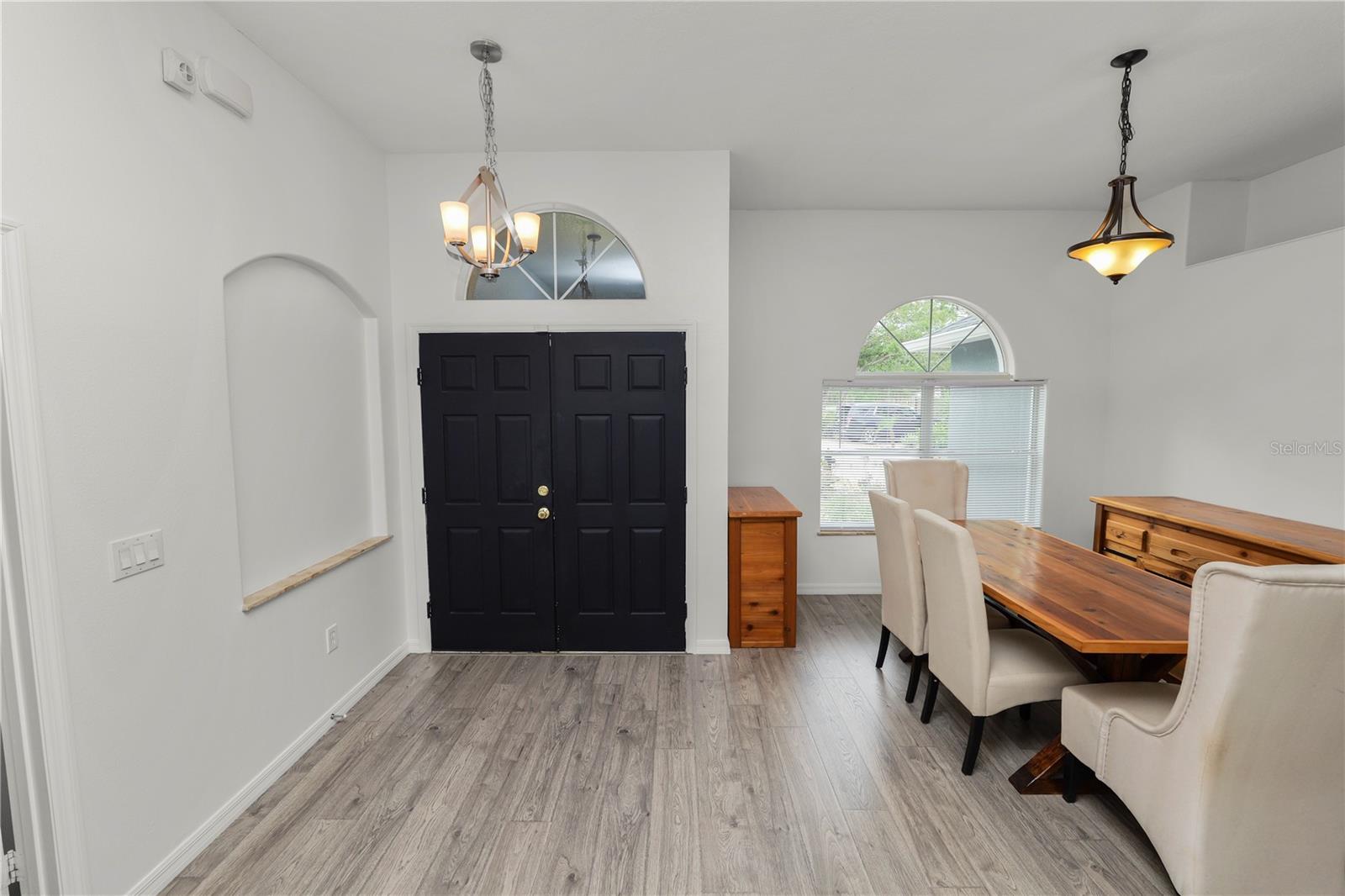 Image 6 of 69 For 18231 Commonwealth Avenue N