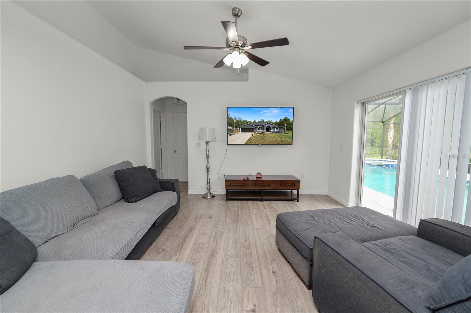 Image 9 of 69 For 18231 Commonwealth Avenue N
