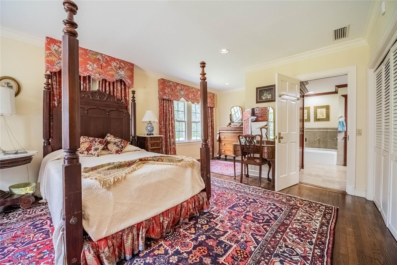 Image 12 of 67 For 2109 Cambridge Avenue