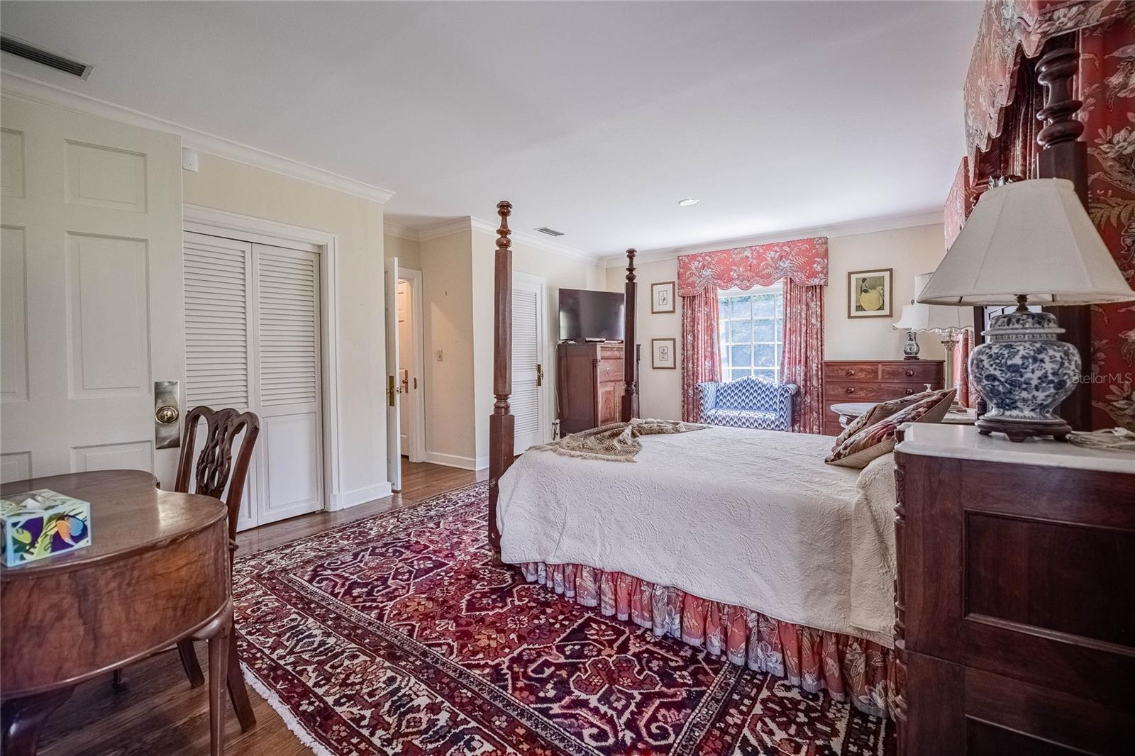 Image 14 of 67 For 2109 Cambridge Avenue