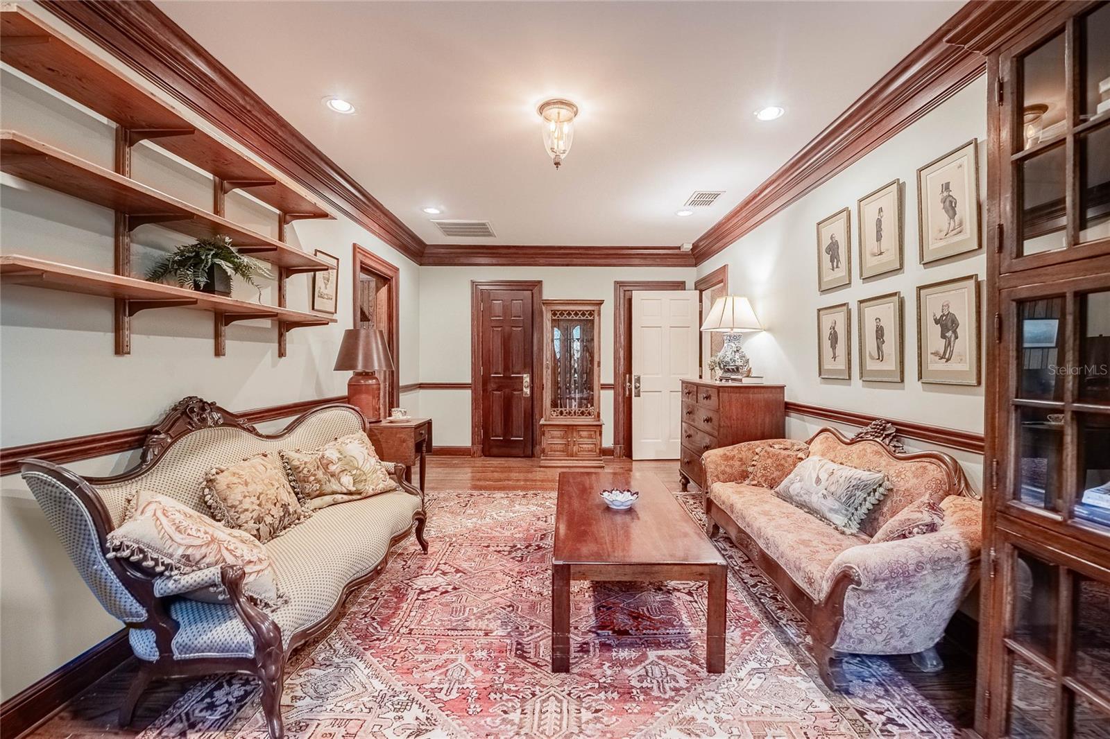 Image 21 of 67 For 2109 Cambridge Avenue