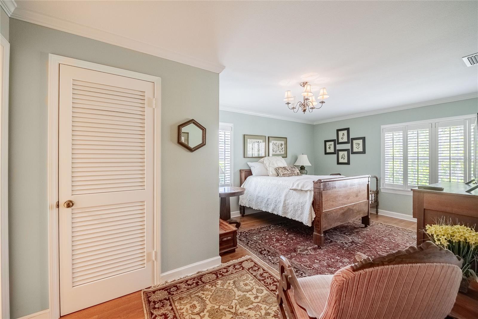 Image 41 of 67 For 2109 Cambridge Avenue