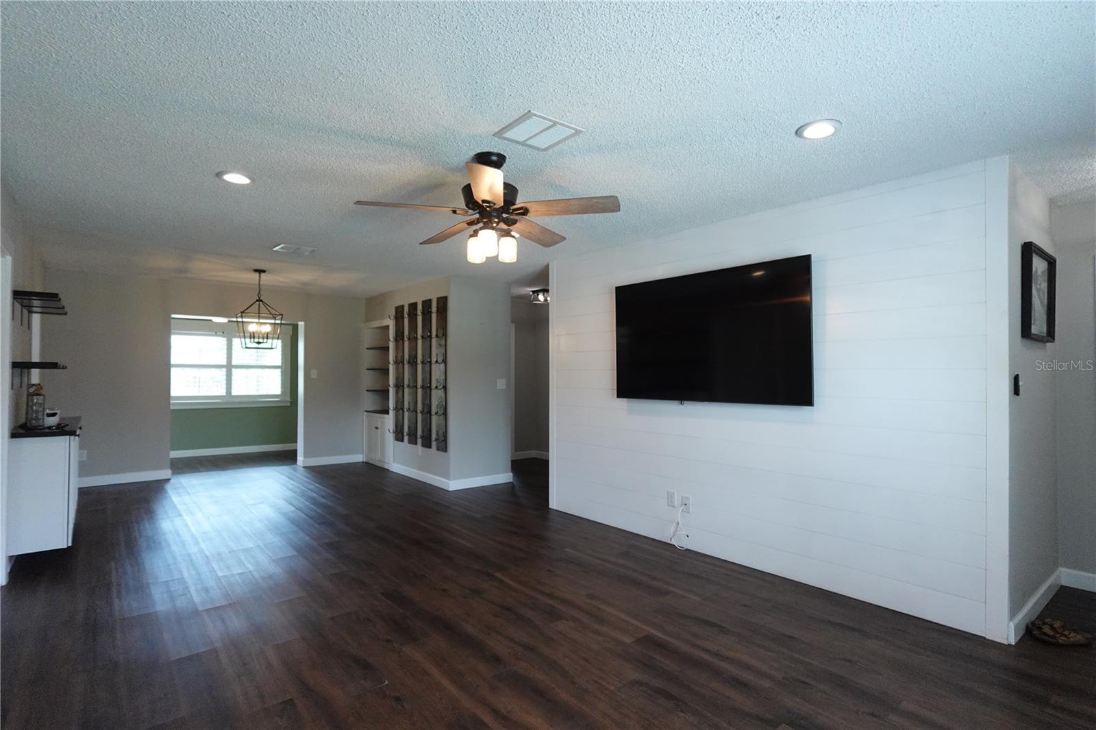 Image 3 of 9 For 2733 Woodland Hills Avenue