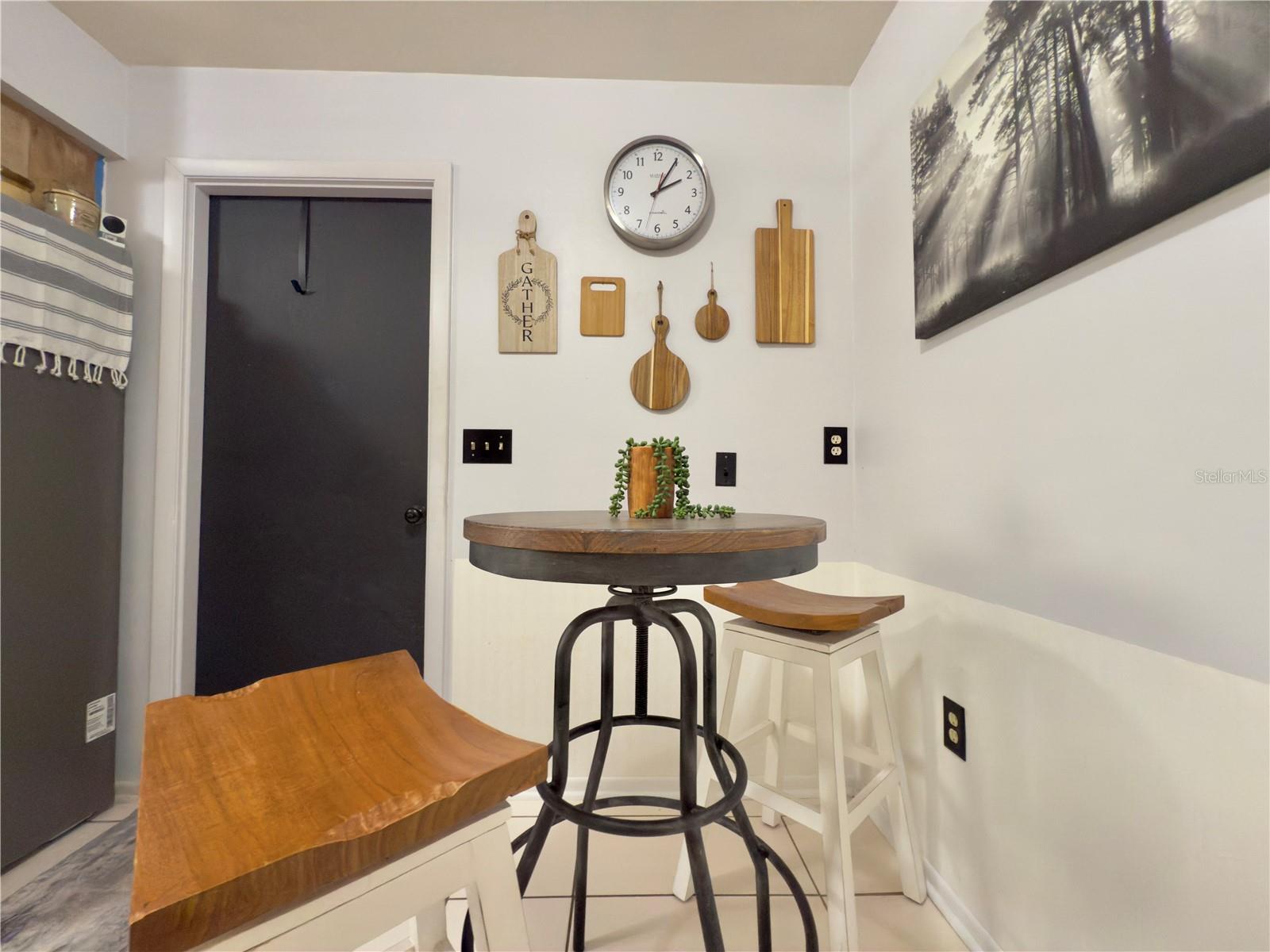 Image 11 of 52 For 2450 Ridgeview Drive