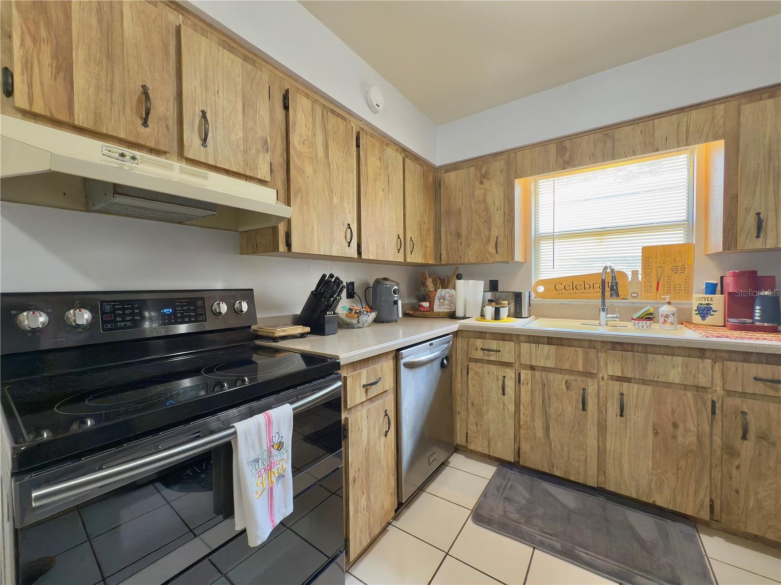 Image 15 of 52 For 2450 Ridgeview Drive