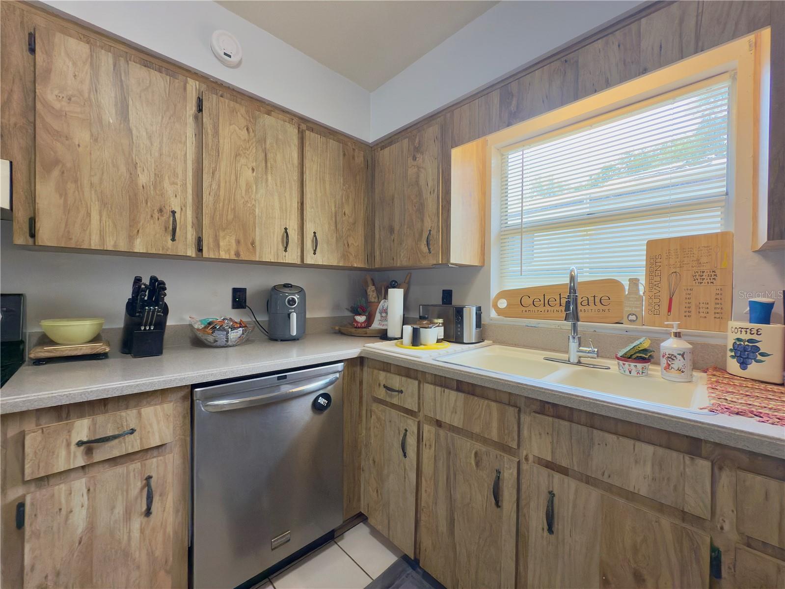 Image 16 of 52 For 2450 Ridgeview Drive