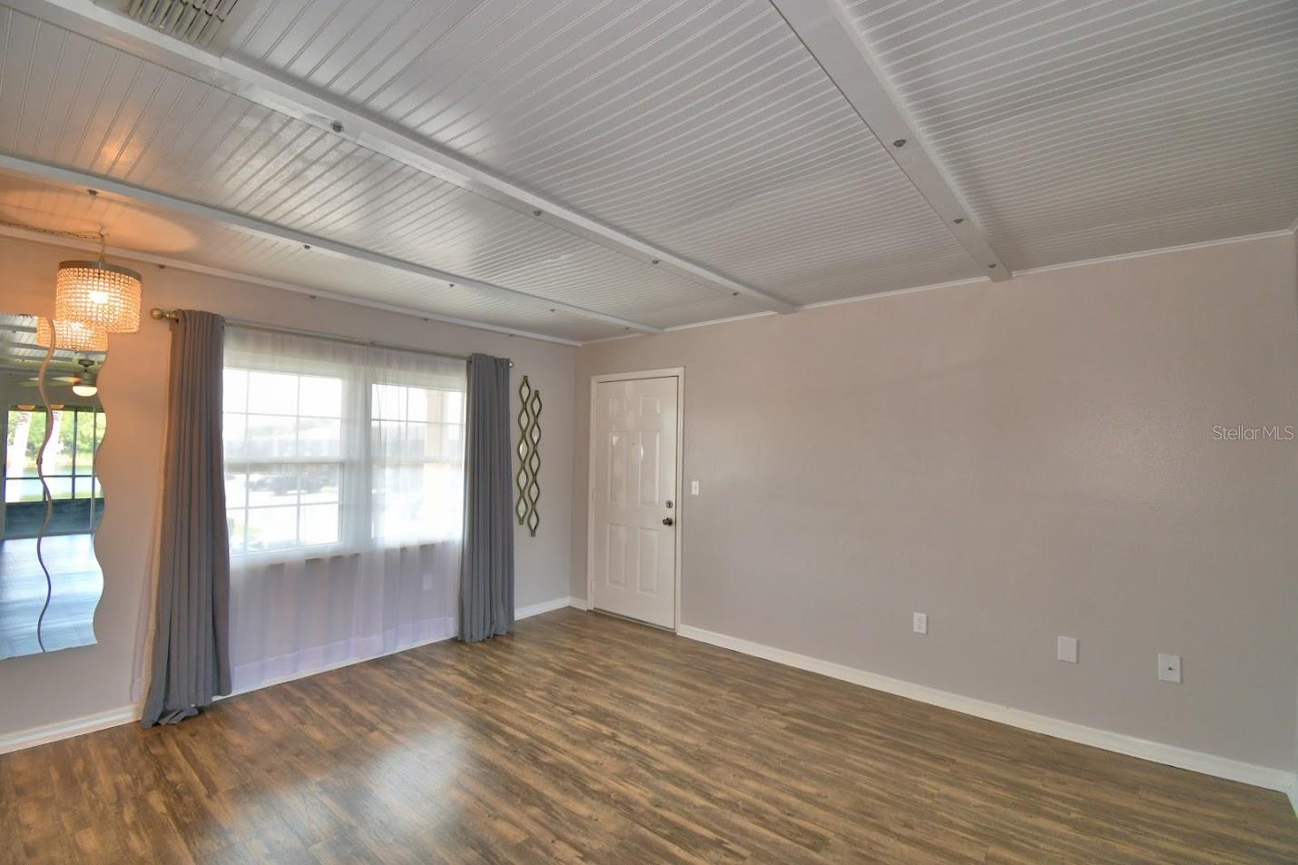 Image 2 of 30 For 1920 Edgewood Drive R8