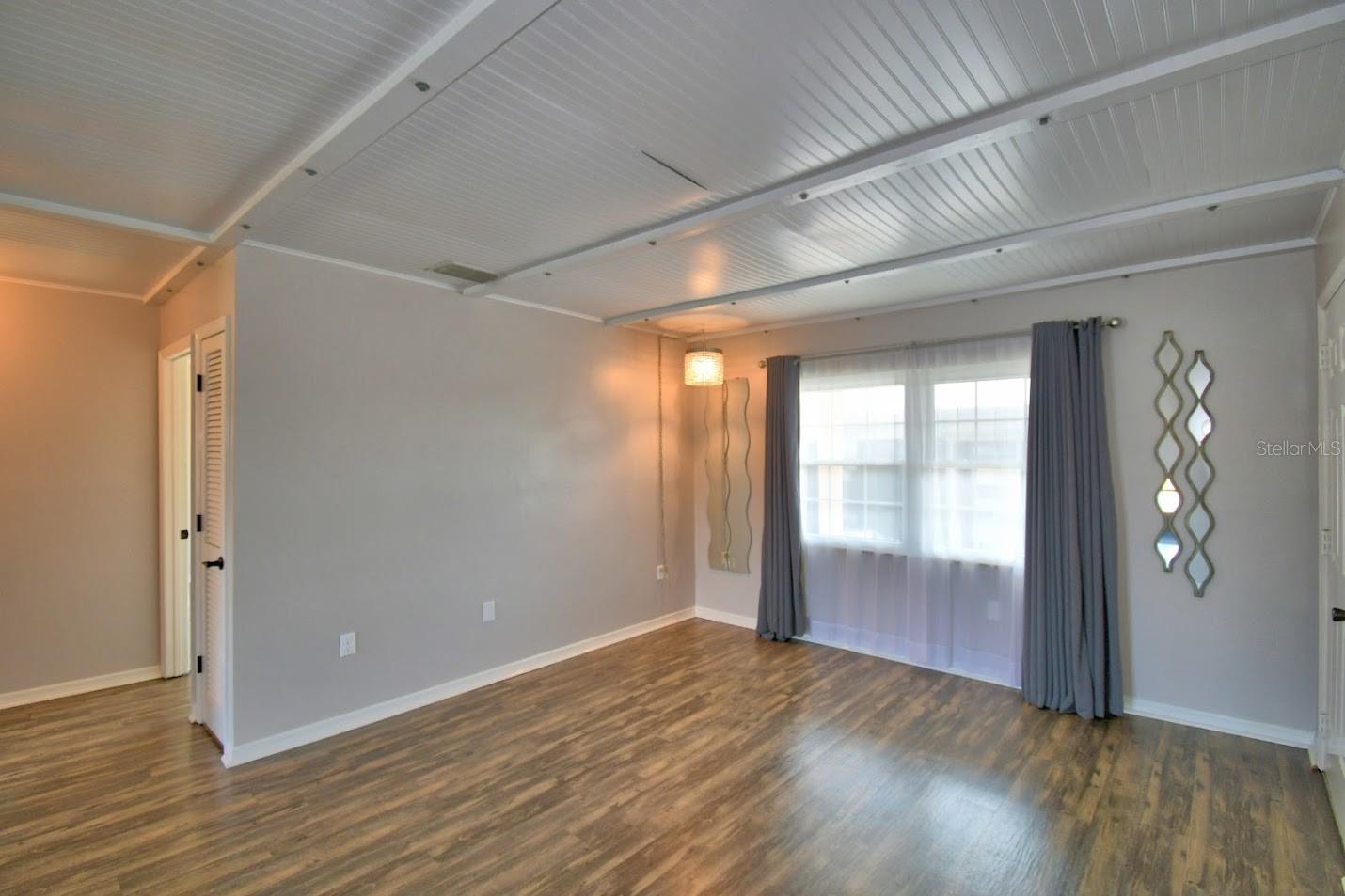 Image 3 of 30 For 1920 Edgewood Drive R8