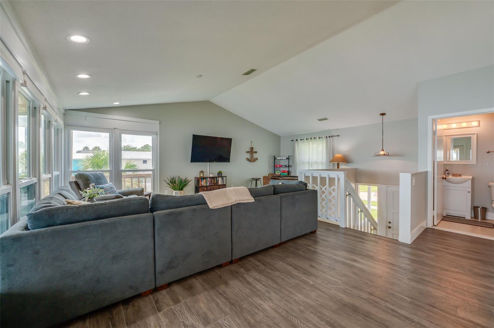 Image 11 of 25 For 1633 Riverside Drive