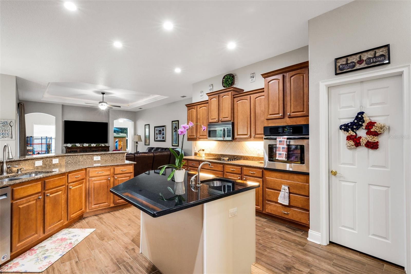 Image 8 of 36 For 6129 Riverlake Boulevard