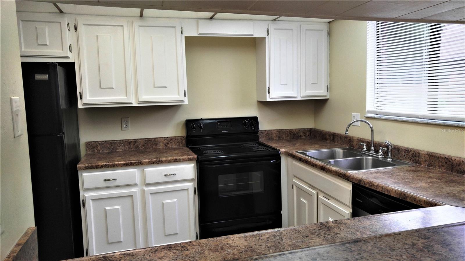 Image 4 of 43 For 1836 Crystal Lake Drive 12