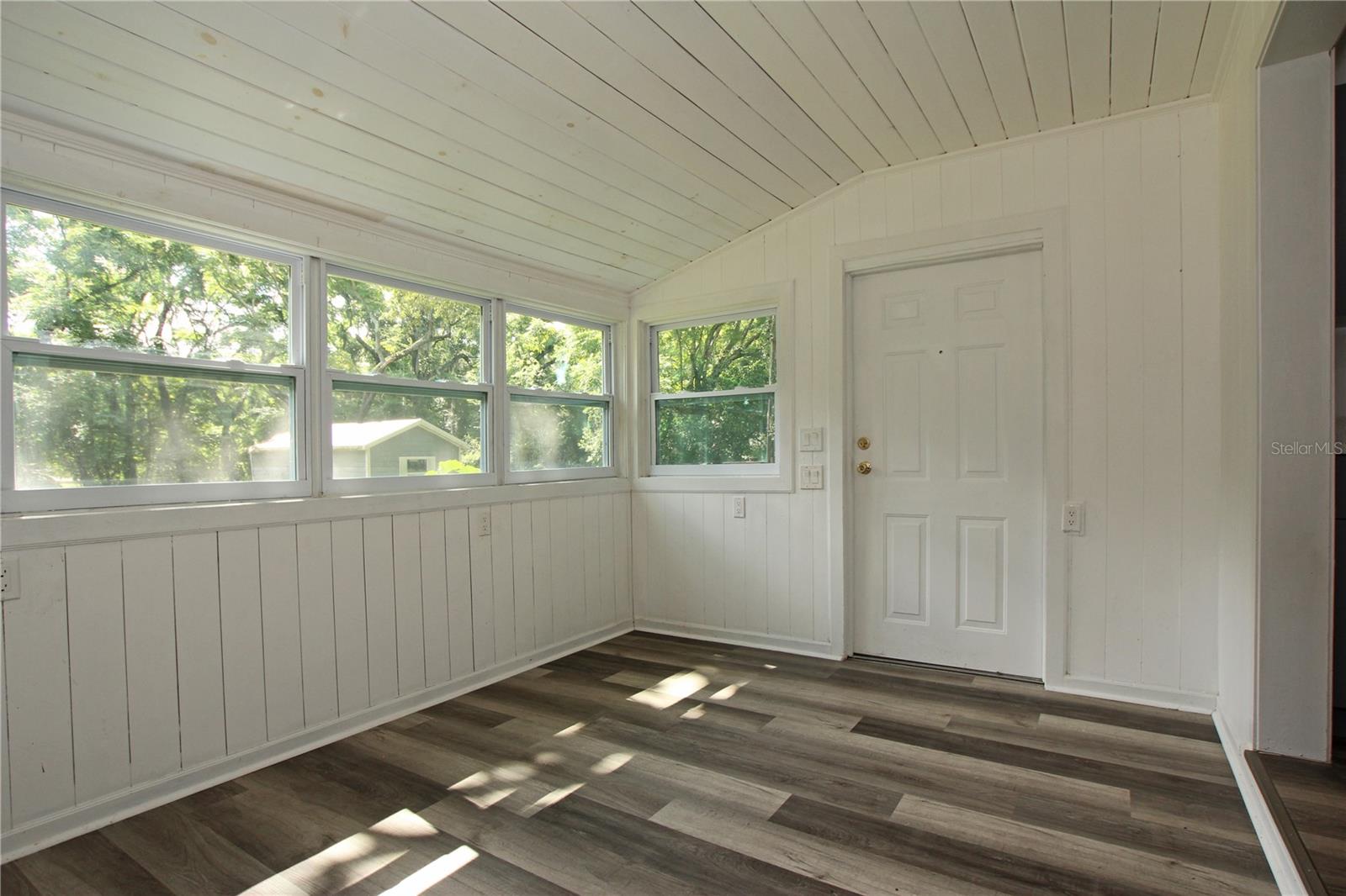 Image 11 of 24 For 4925 Magnolia Avenue