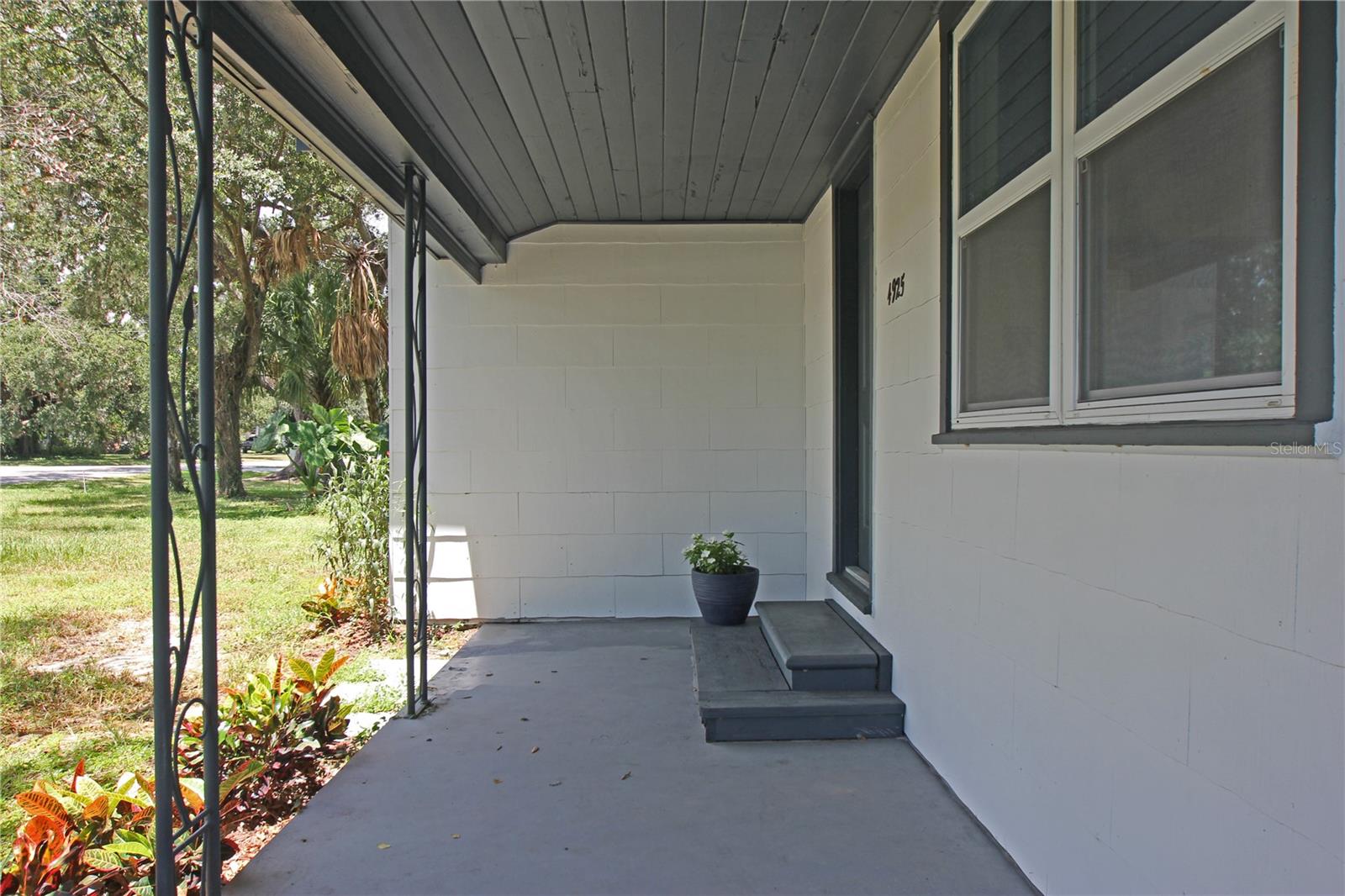 Image 3 of 24 For 4925 Magnolia Avenue