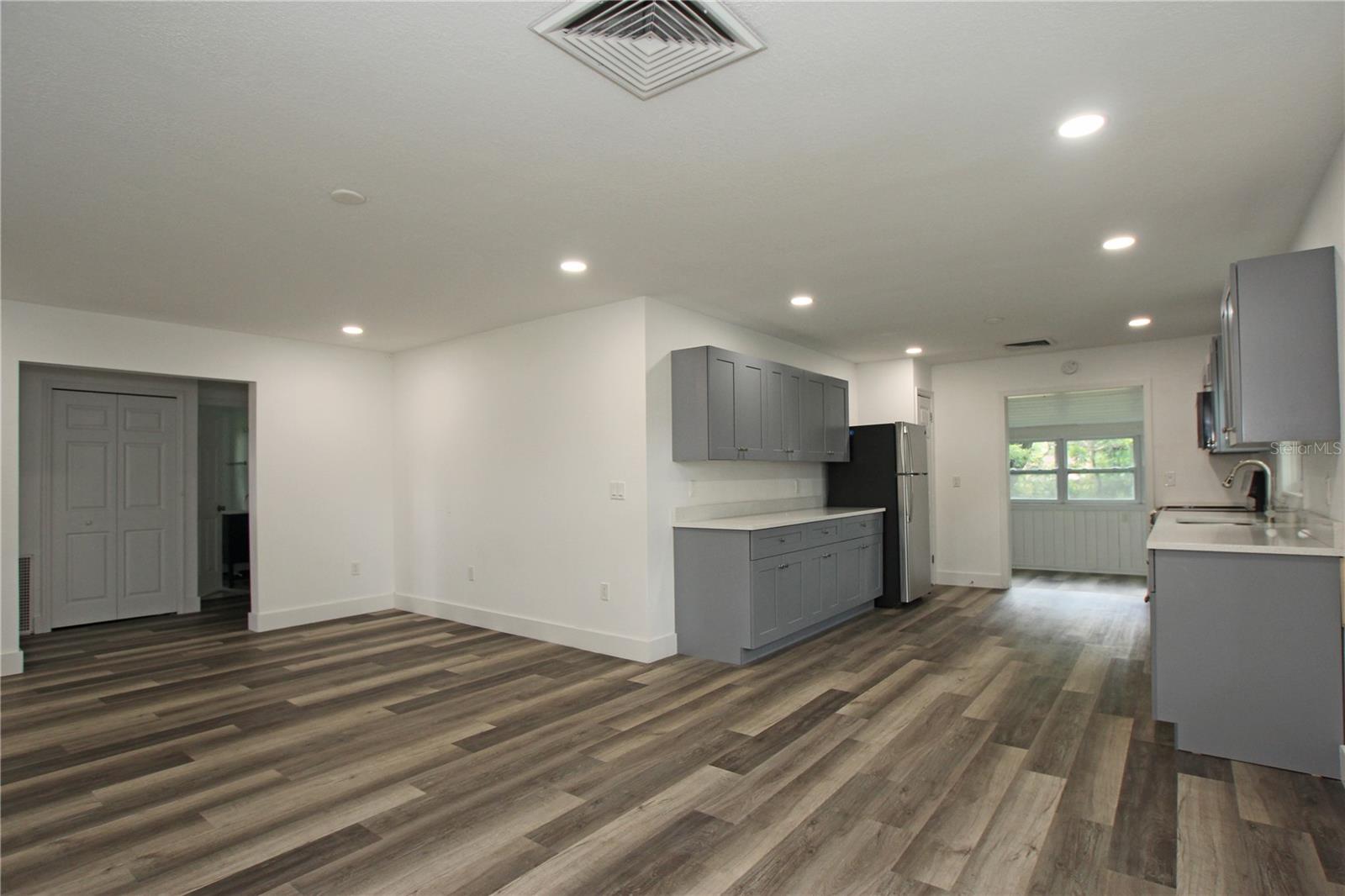 Image 6 of 24 For 4925 Magnolia Avenue
