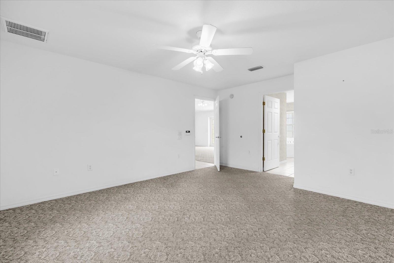 Image 14 of 27 For 2135 Woodbury Boulevard