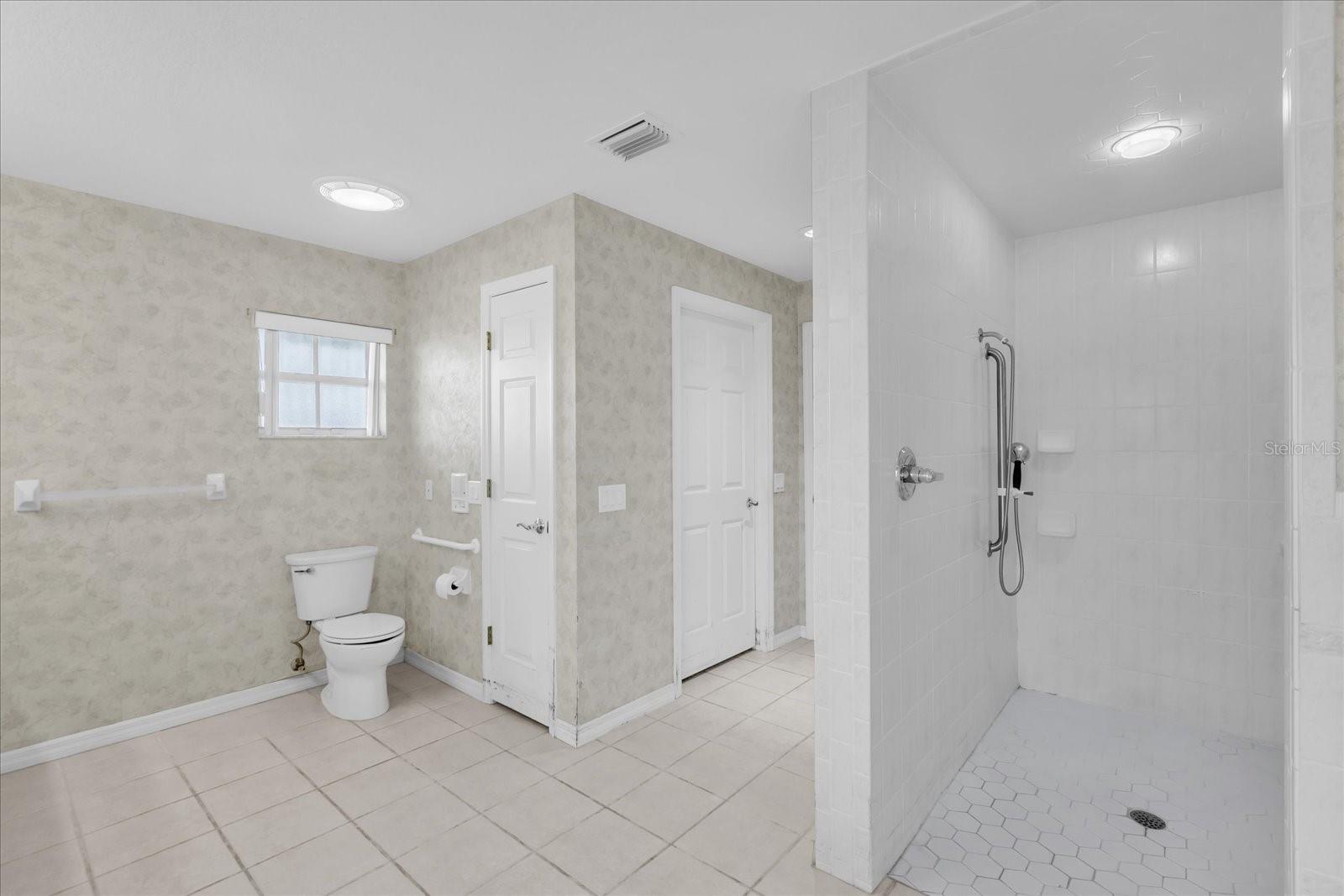 Image 16 of 27 For 2135 Woodbury Boulevard