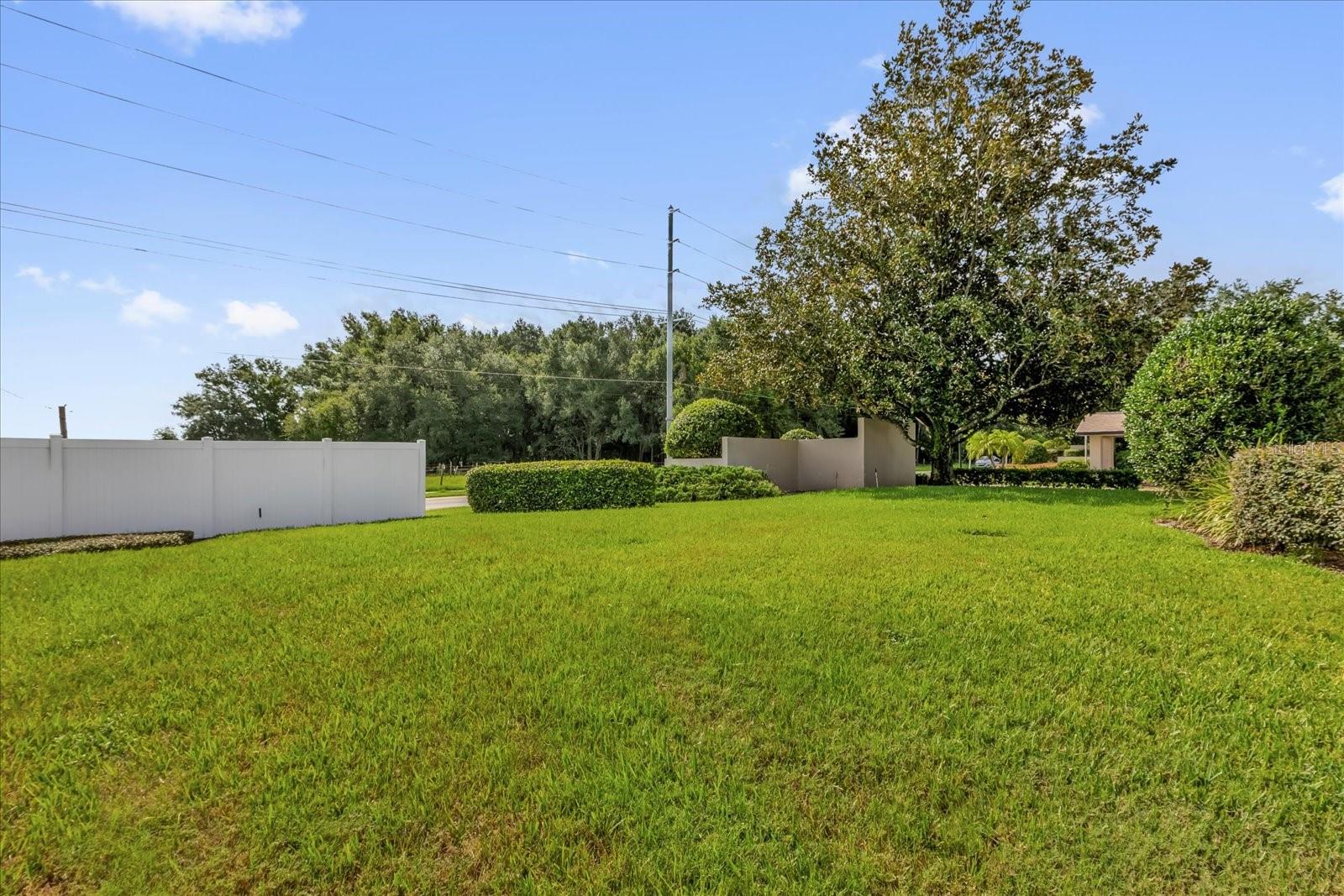 Image 21 of 27 For 2135 Woodbury Boulevard